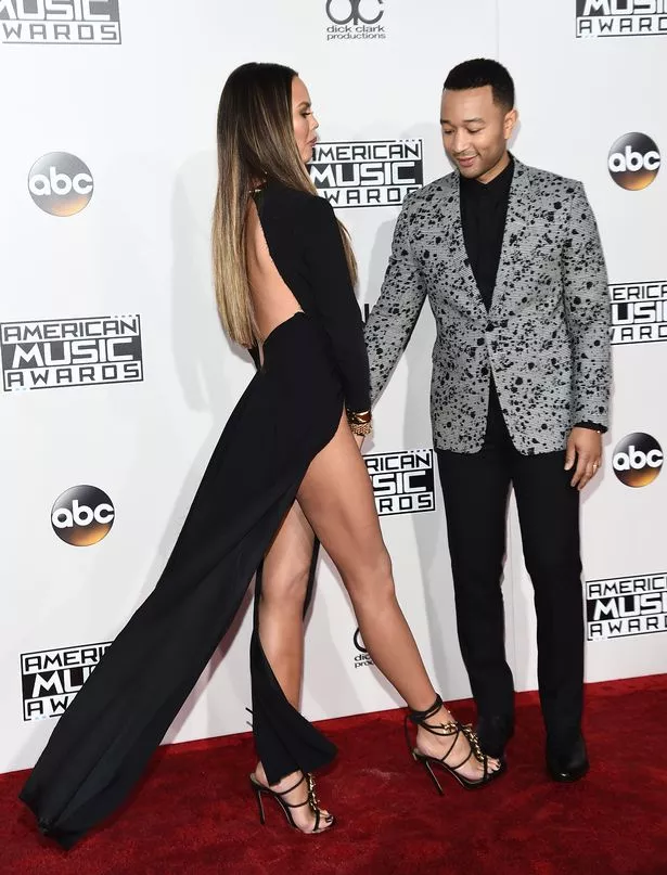 craig pyles recommends chrissy teigen wardrobe malfunction nsfw pics pic