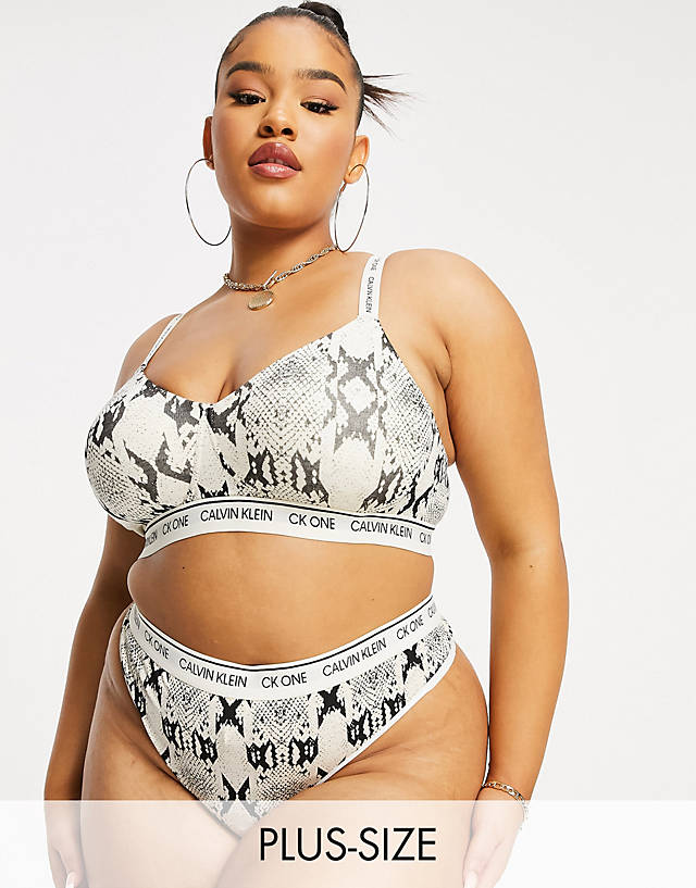 adrian irvine recommends Pictures Of Plus Size Lingerie