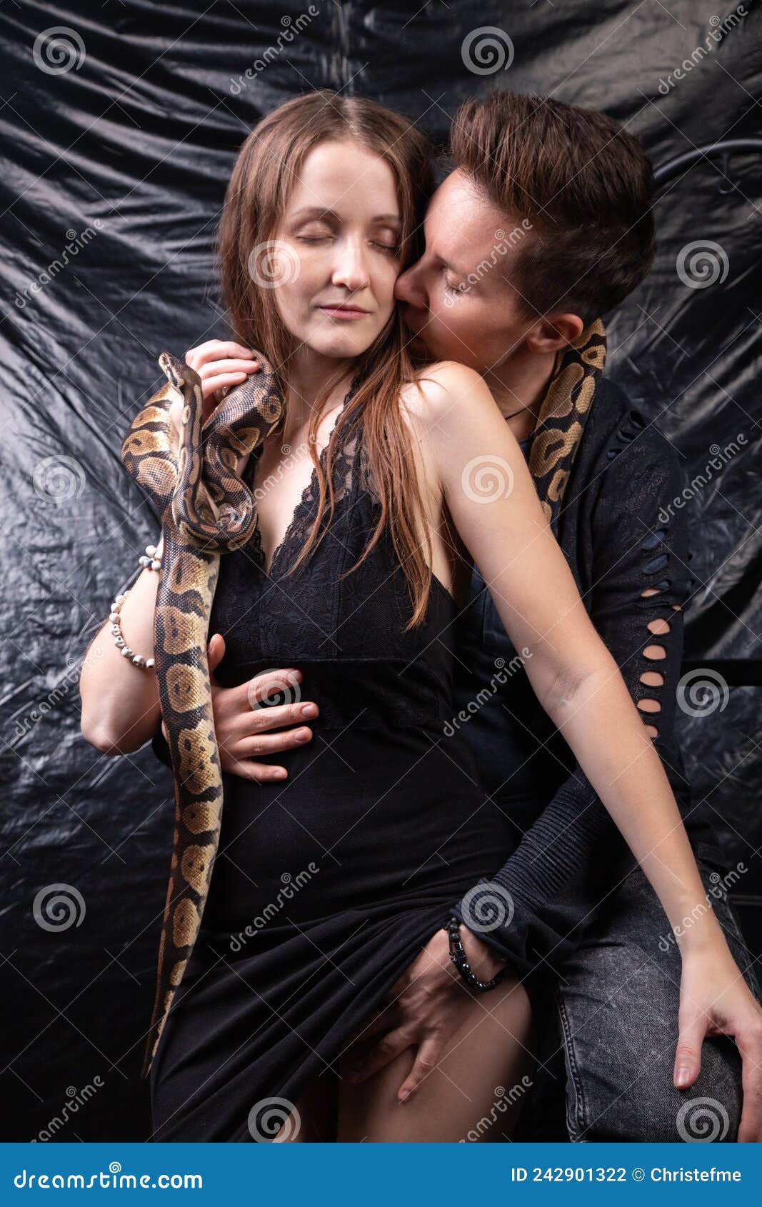 beba linda recommends Kiss The Girls Snake