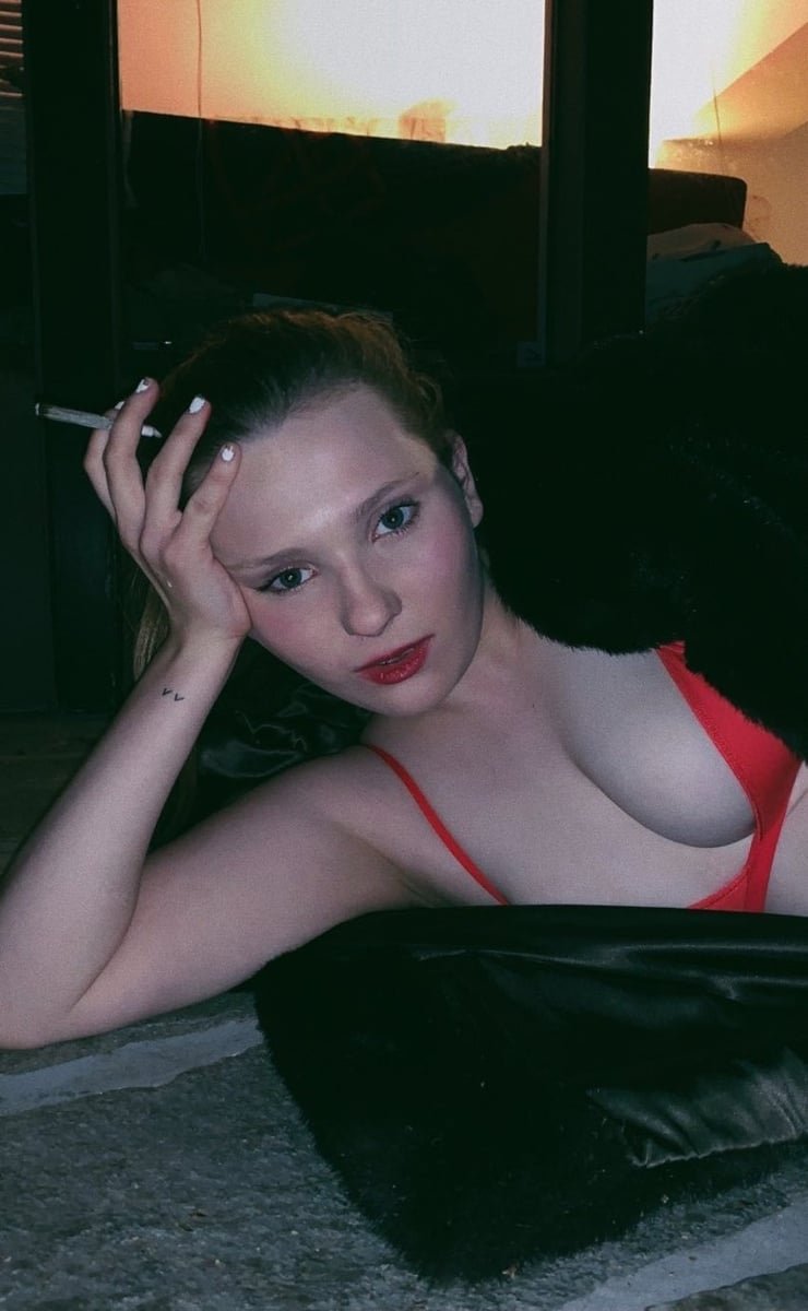 dianne turpin recommends abigail breslin boobs pic