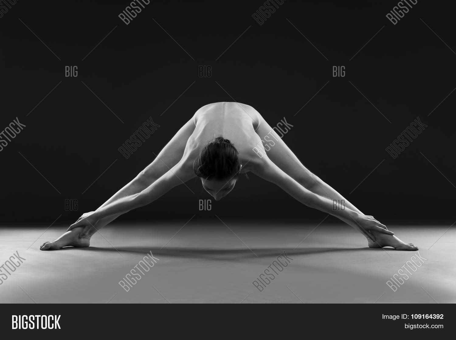 brenda byrnes recommends sexy naked yoga pic