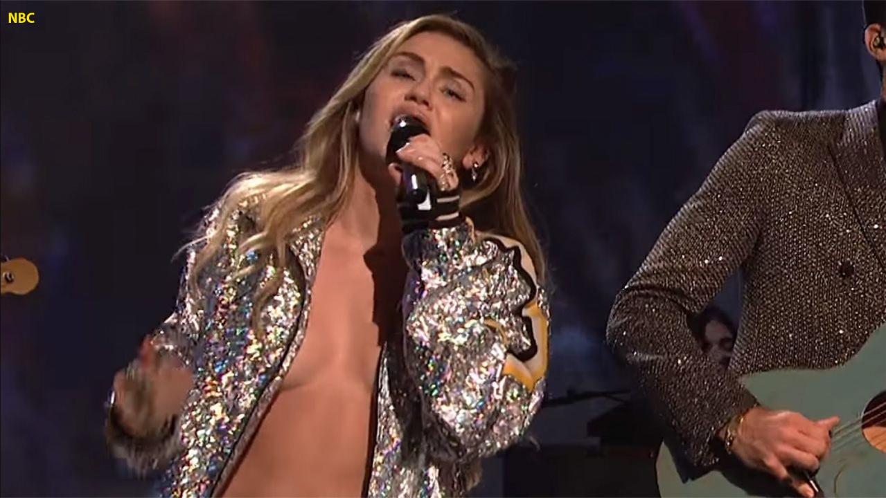 Miley Cyrus Topless Concert transsexual transvestite