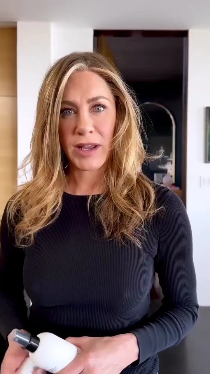 brittany ogorman recommends jennifer anniston tits pic