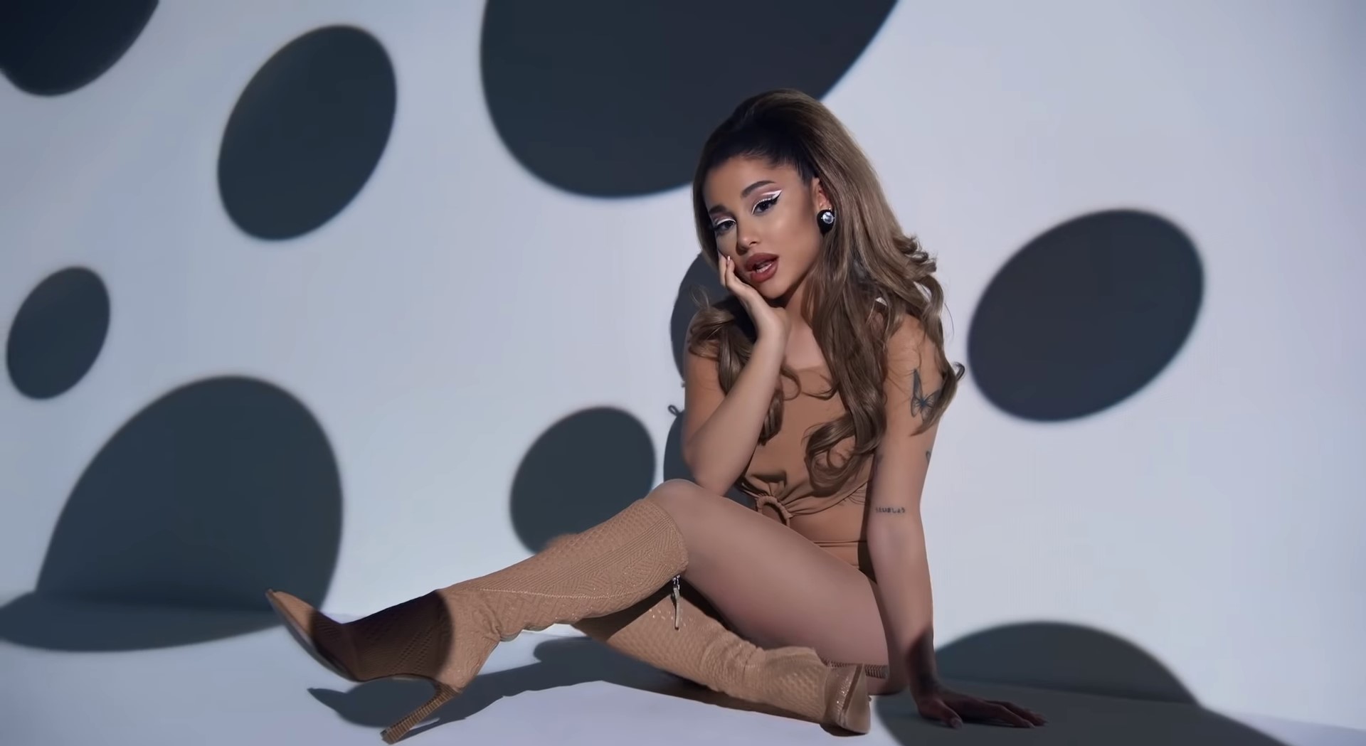 antonio reaves recommends Ariana Grande Twerking