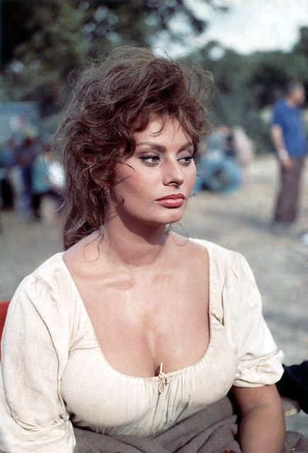 Sophia Loren Tits teen cosplay