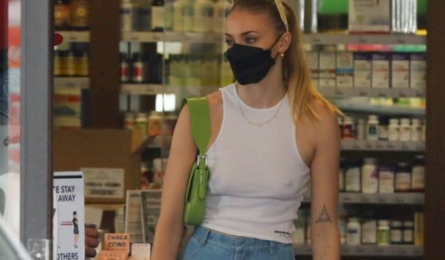 Best of Sophie turner nipples