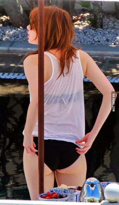 cecelia post add photo emma stone butt