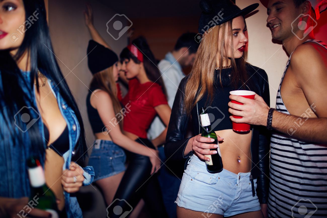 derek reinbold add drunk girls at party photo