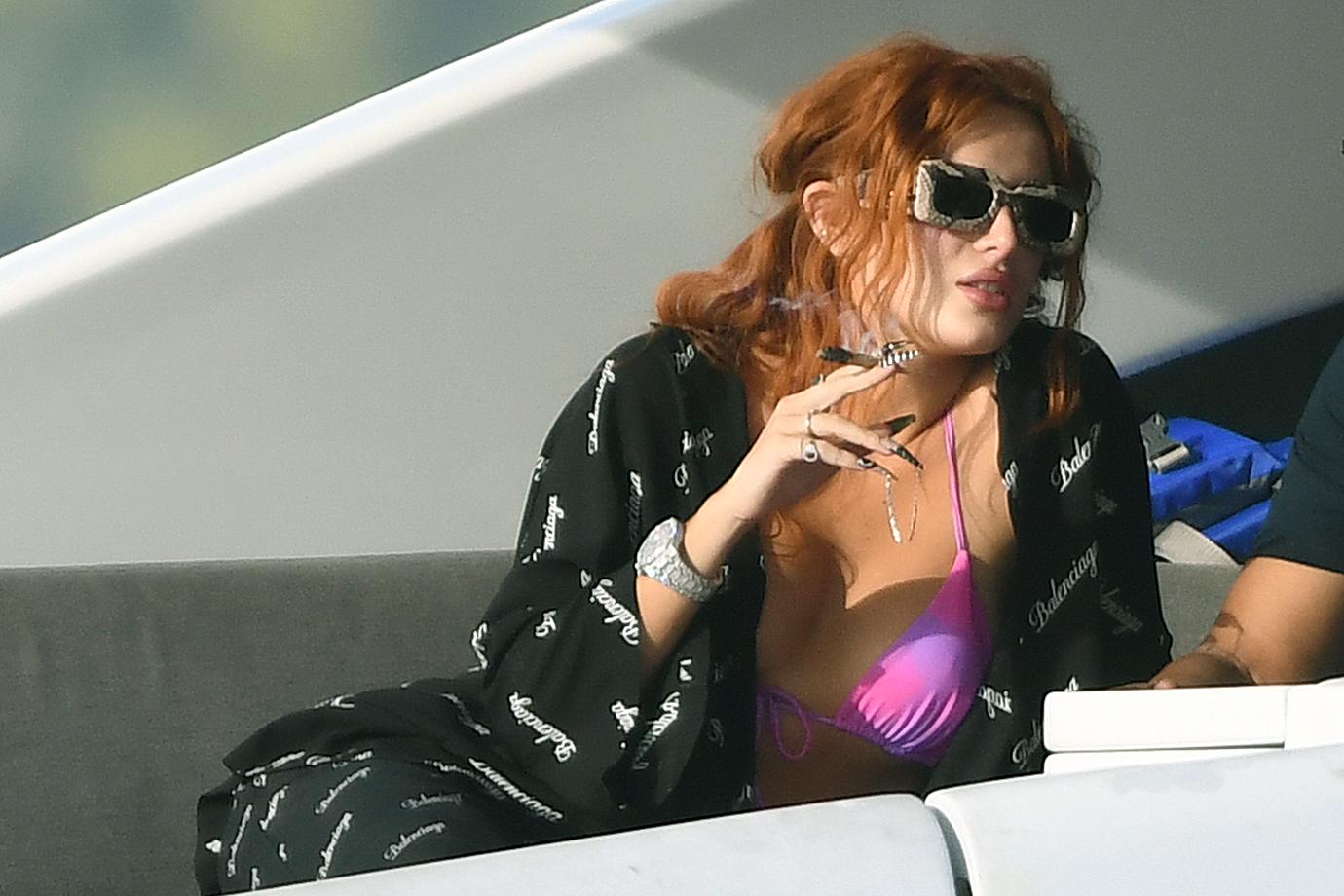 bob shanks recommends Bella Thorne Cigar