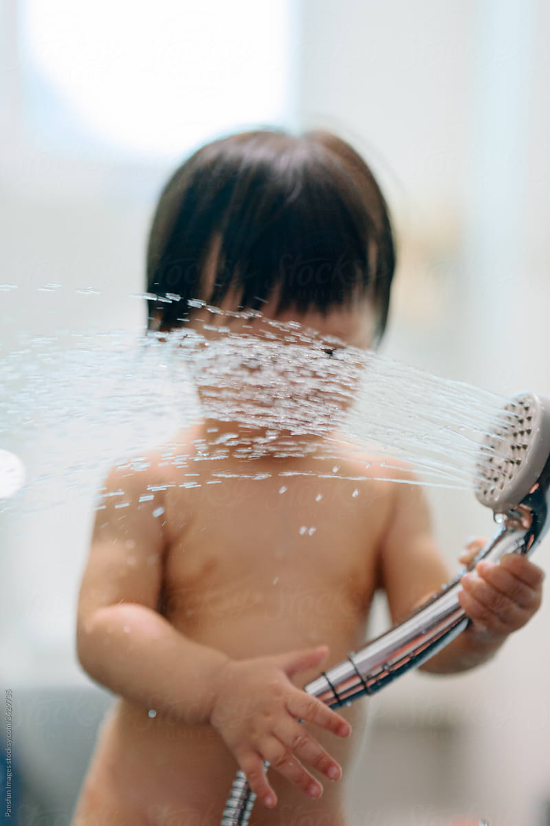 darrel nysted share pictures of girls taking a shower photos