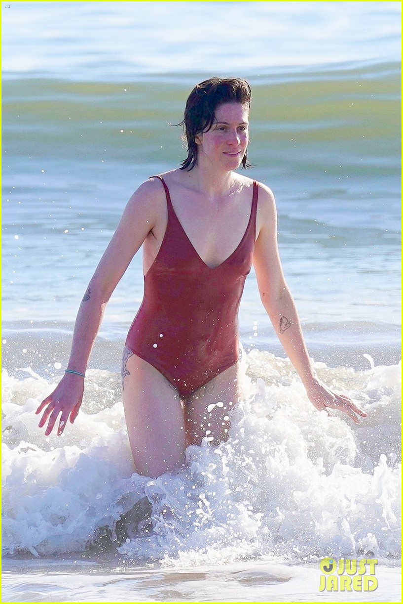alby lee recommends sigourney weaver bathing suit pic