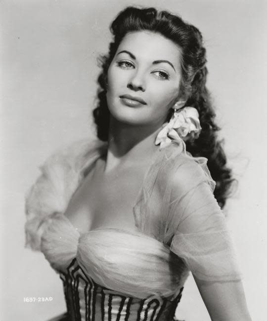 brian nakpil recommends yvonne de carlo breasts pic