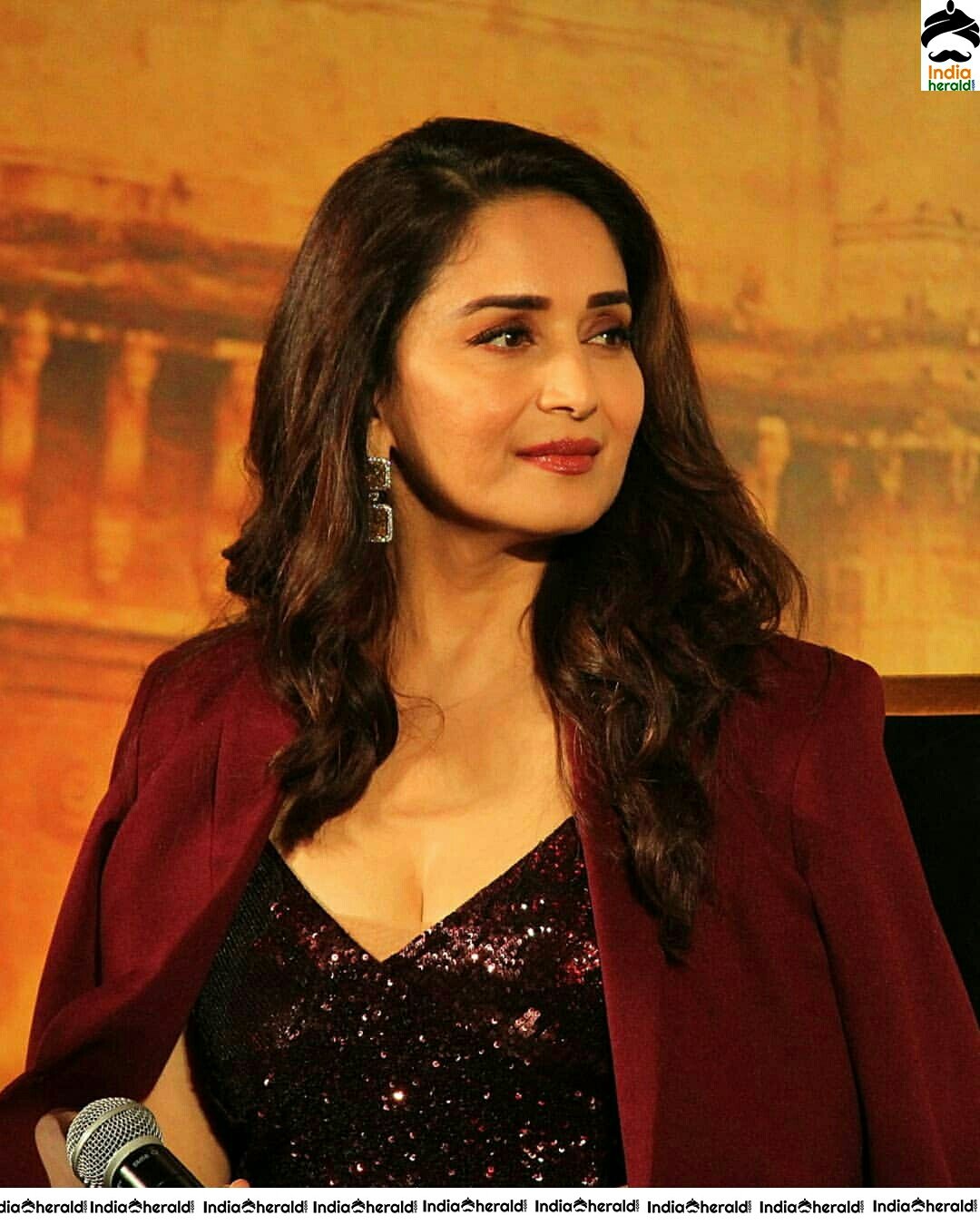 Madhuri Dixit Hot Pics withuot login