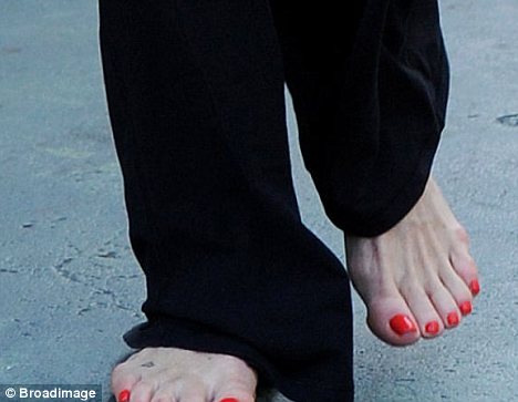 andre inaru taka recommends goldie hawn feet pic