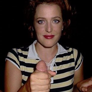 avian white recommends gillian anderson naked pictures pic