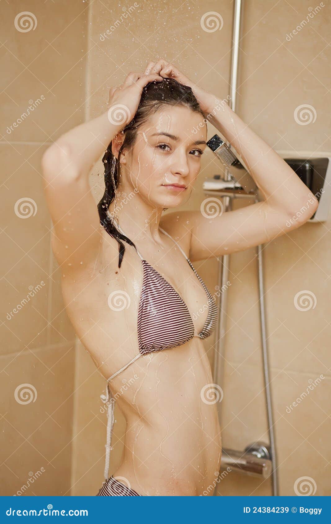 alyssa montague recommends Hot Teen Taking A Shower