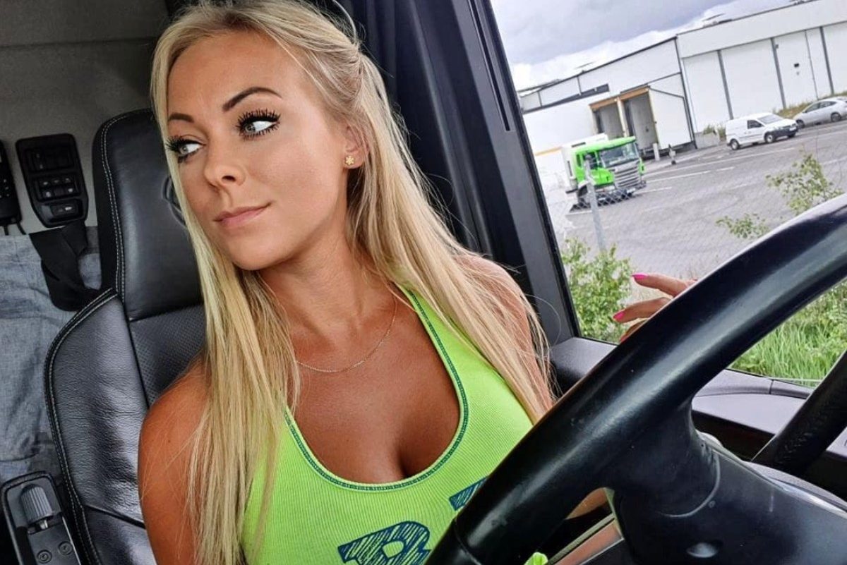 sexy female truck drivers