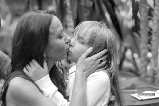 alfonso rubio recommends Real Mom And Daughter Kissing