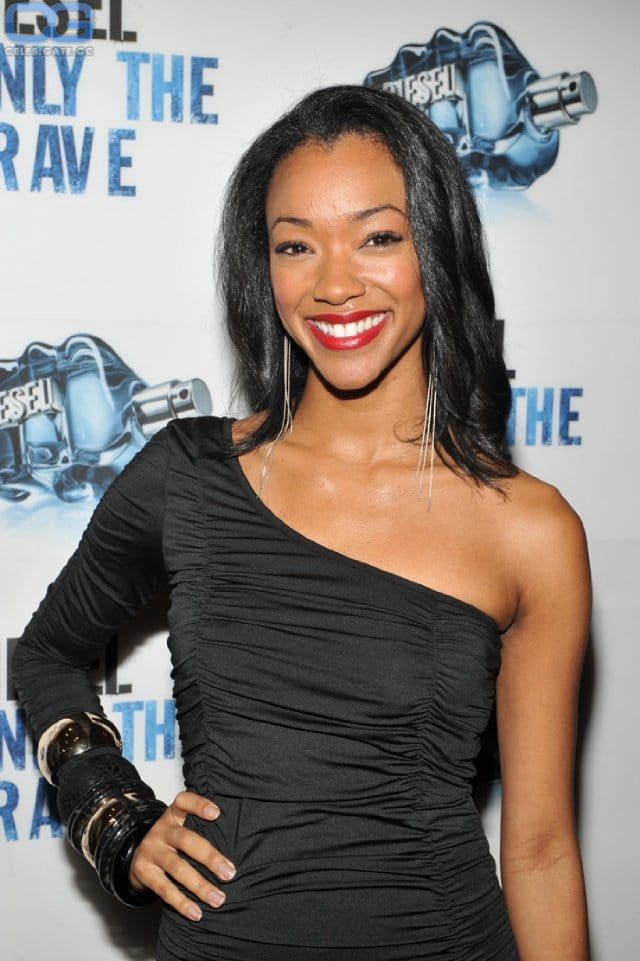 anne icaro recommends Sonequa Martin Green Tits