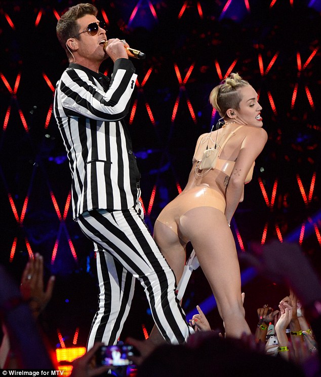 miley cyrus booty shots