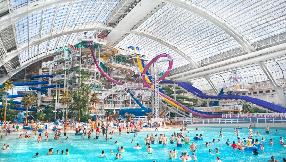 flashing at water park