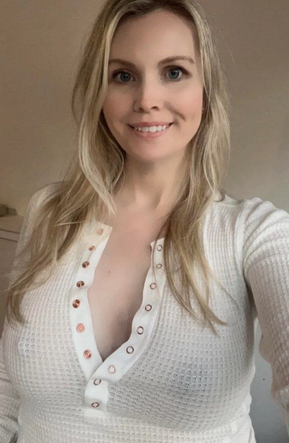 deborah leblanc add sexy blonde moms photo