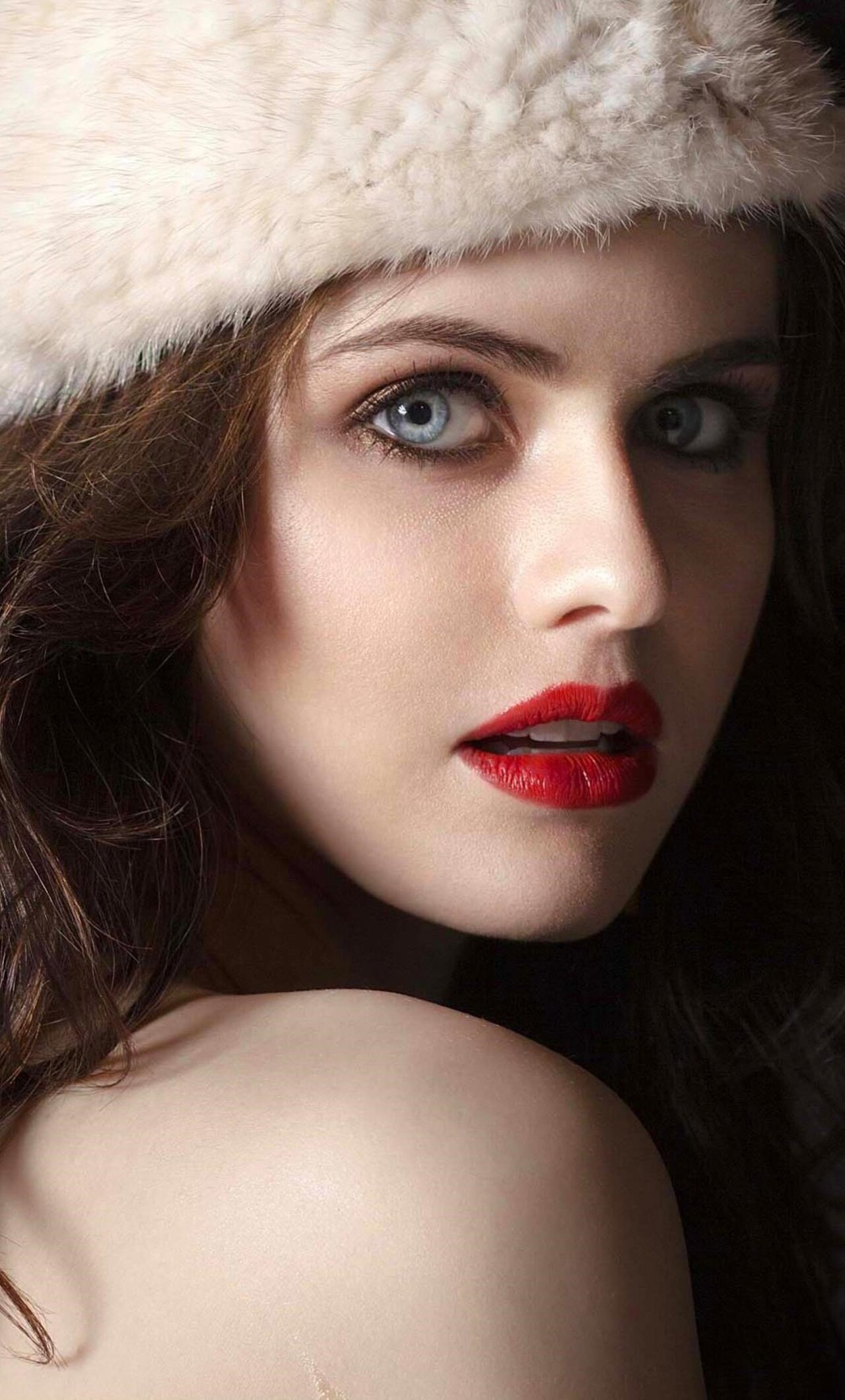 aarti anand recommends Alexandra Daddario Iphone Wallpaper