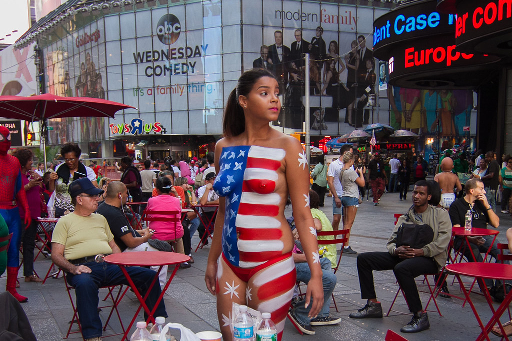 chintia sari recommends times square body paint girl pic