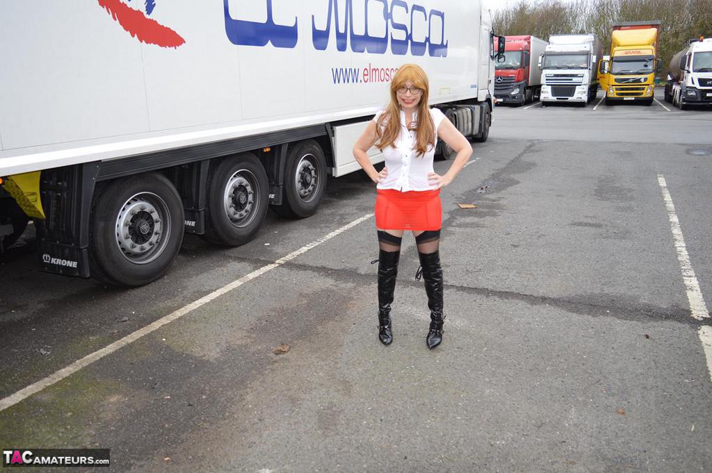 ladies flashing truckers galleries