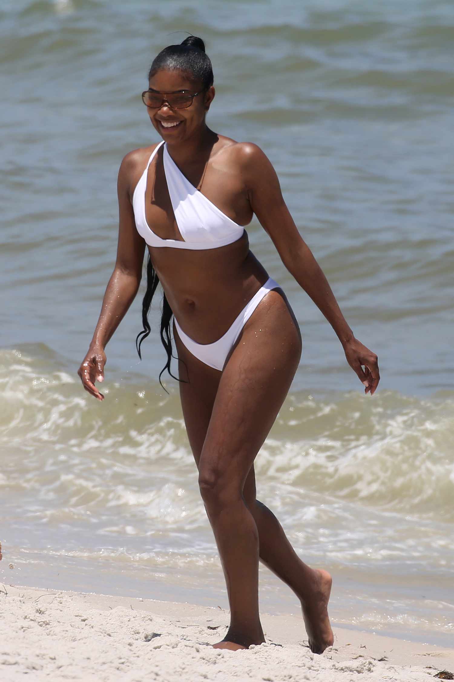 claudia murphy recommends gabrielle union ass pic