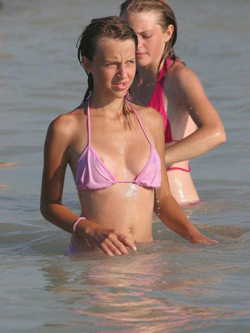 Best of Girls lip slip on beach porn