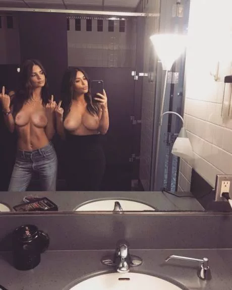 adam honeyball recommends kim kardashian selfie xxx pic