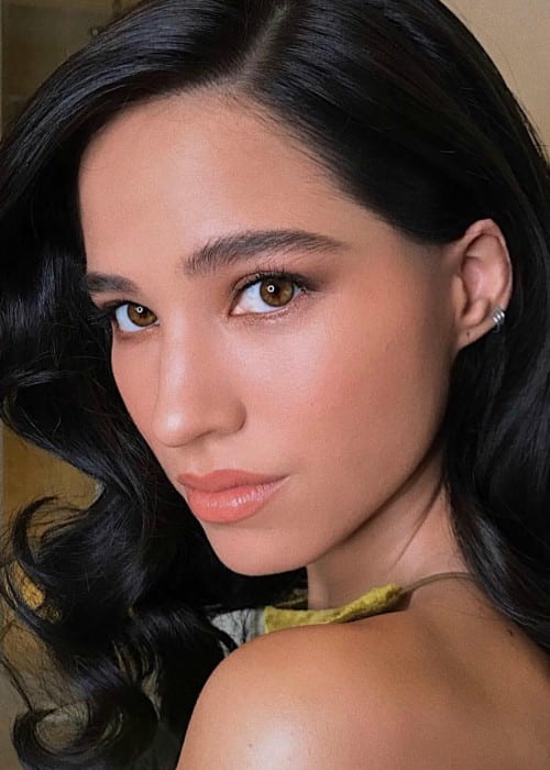 connie fleetwood recommends kelsey chow bra size pic