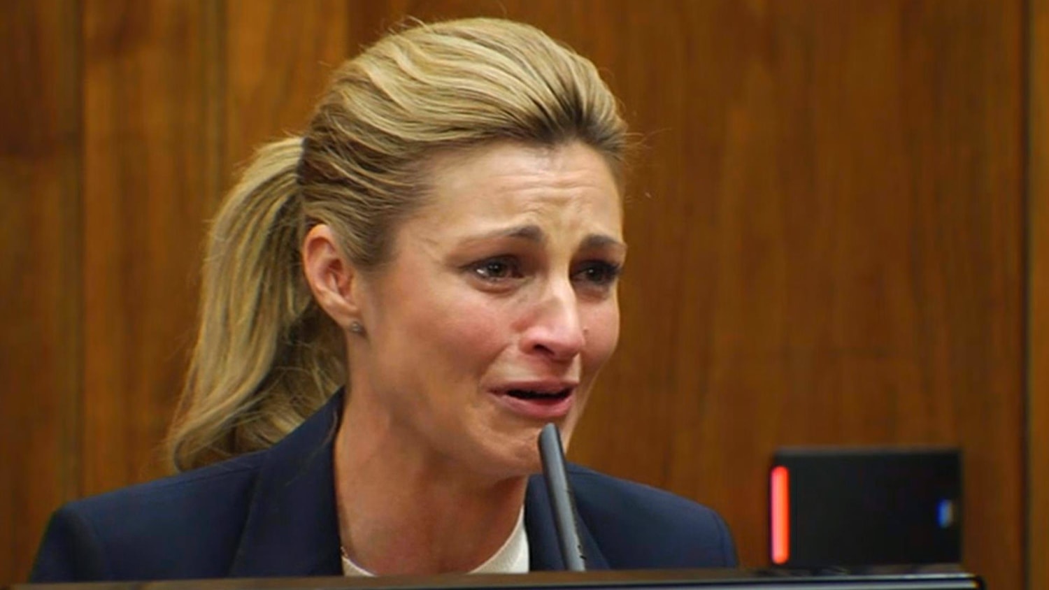 ardenia brown recommends Erin Andrews Peephole Tape