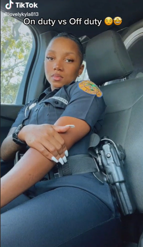 Sexy Female Cop pics sextreff