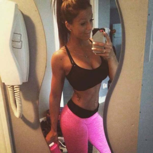 Hot Chicks In Sports Bras holky zdarma