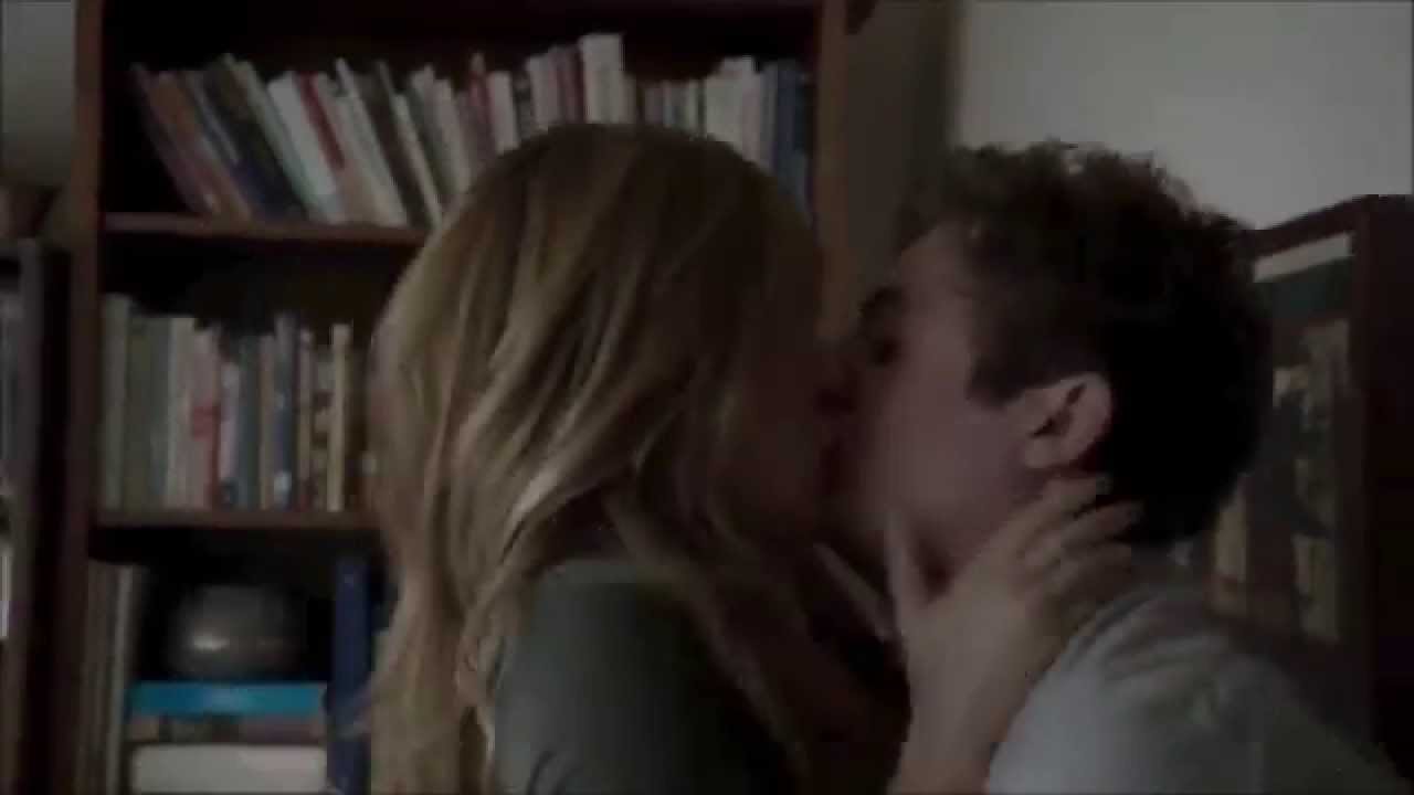 Sasha Alexander In Shameless, Sasha Alexander Shameless S05E09 Lip visits  Helenes Home