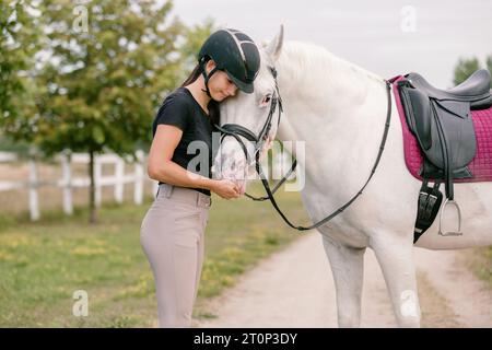 Thick White Girl Riding liza j