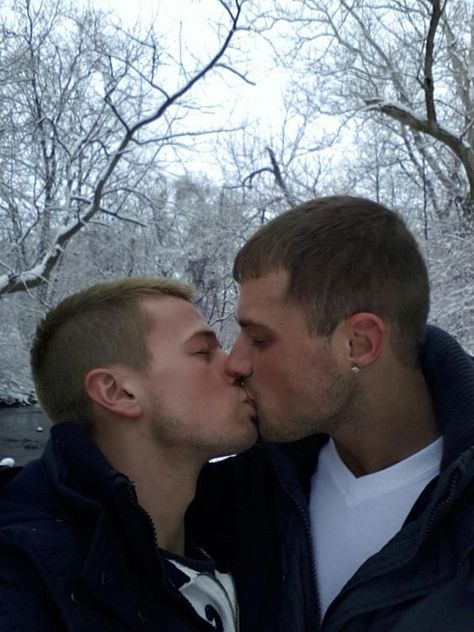 straight guys kiss tumblr