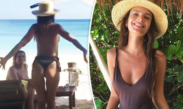 Emily Ratajkowski Mexico Beach Pictures broken down