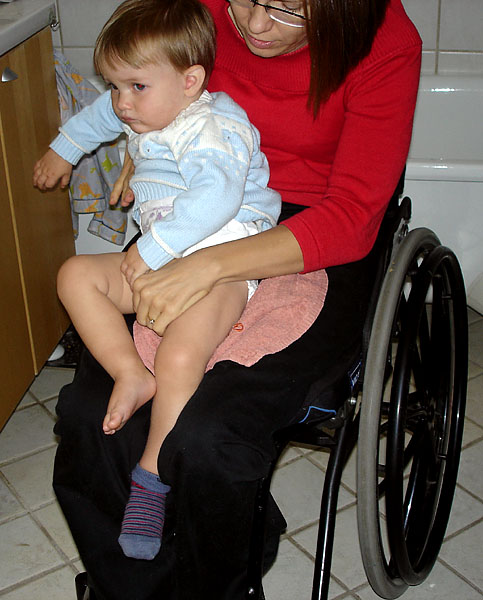 bonnie butler recommends How To Change A Diaper In A Wheelchair