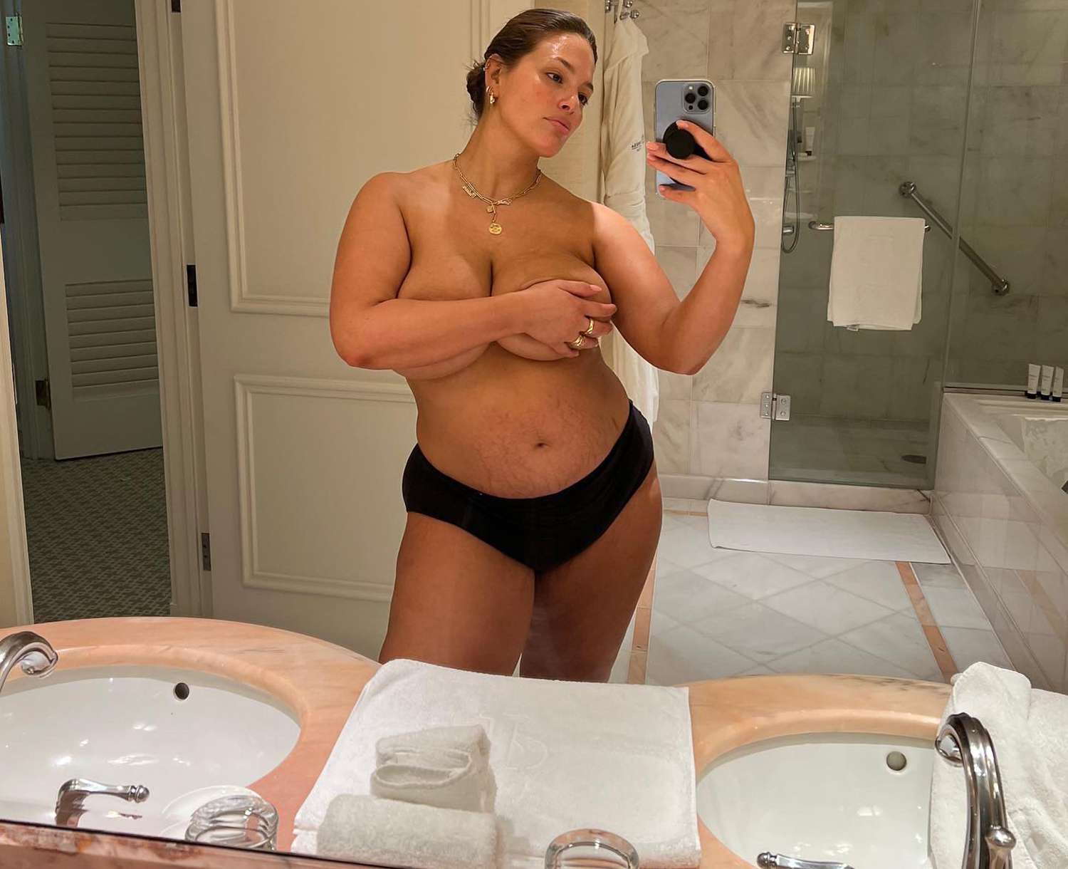 carolina poli recommends ashley graham nude boobs pic