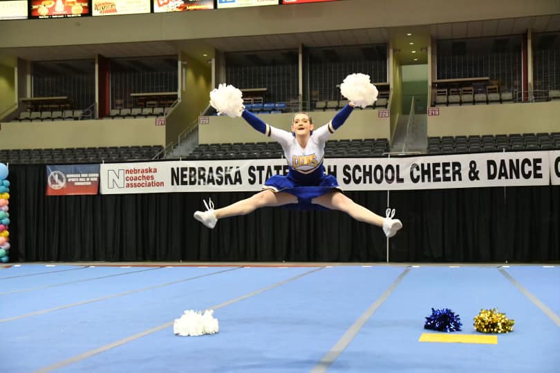 young cheerleader upskirt