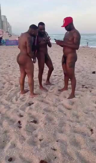 clinton mathews recommends Nude Ebony Beach Tumblr