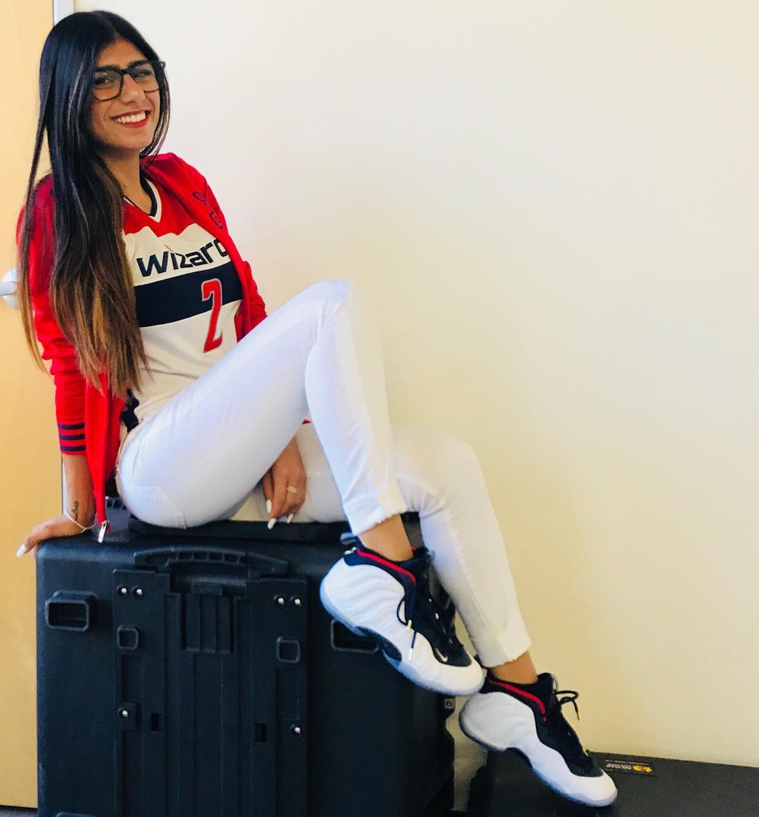 darren cousin share mia khalifa on twitch photos