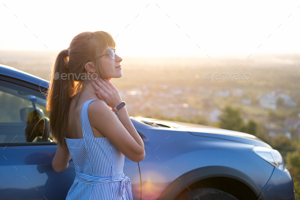 cassandra seymour recommends girl in blue dress in car pic