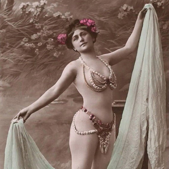brooks stevens recommends nude belly dance pic