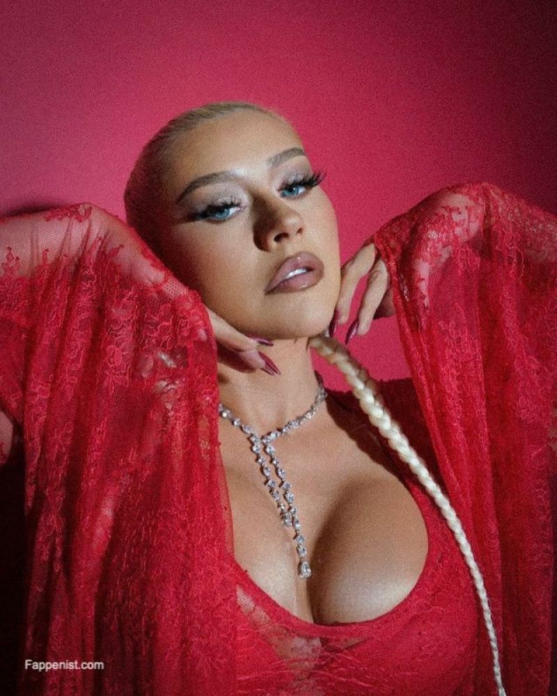 boni dy recommends christina aguilera naked boobs pic