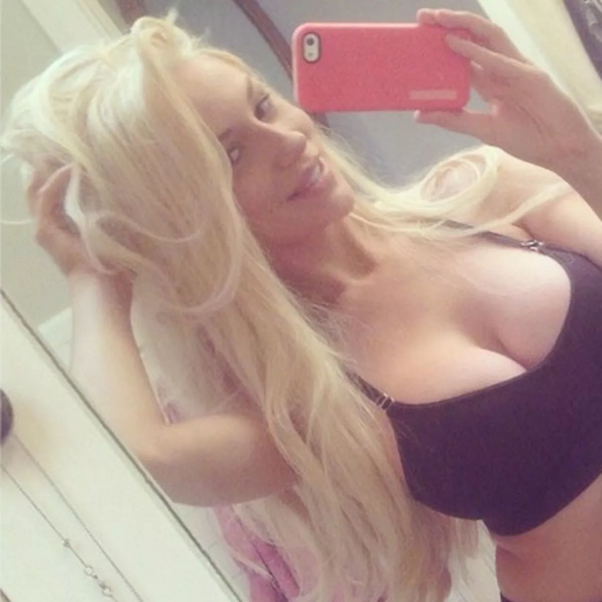 amber kester recommends hot blondes selfies pic