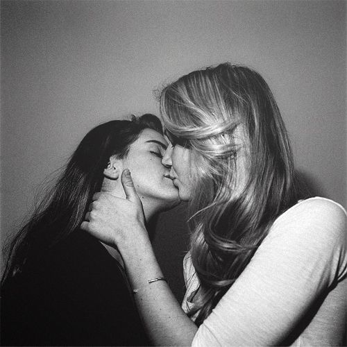 dika bagus recommends jennifer lawrence lesbian kiss pic